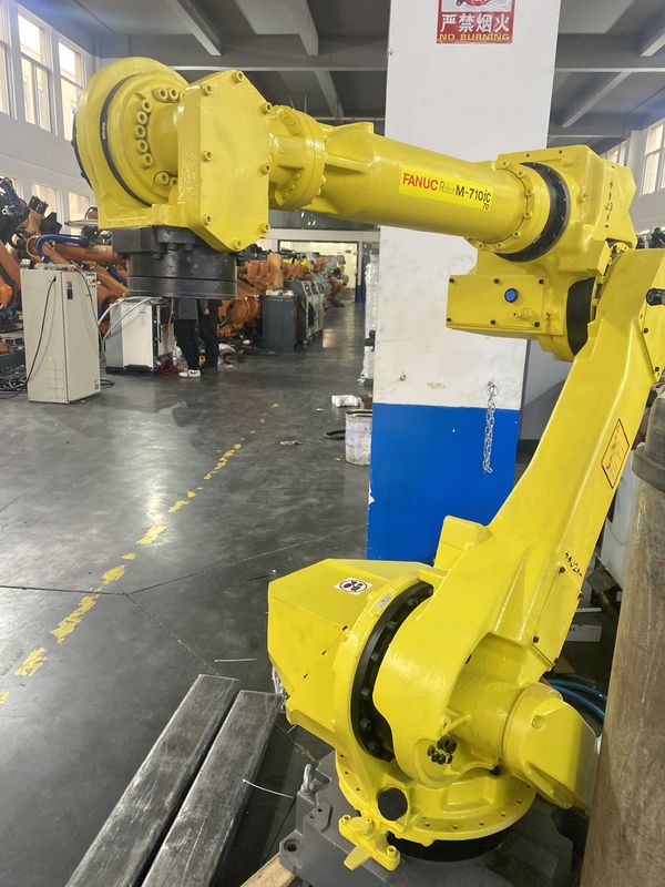 Используемые оси робота 6 FANUC M-710iC/70 для земной установки