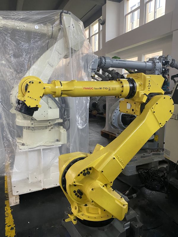 Используемые оси робота 6 FANUC M-710iC/70 для земной установки