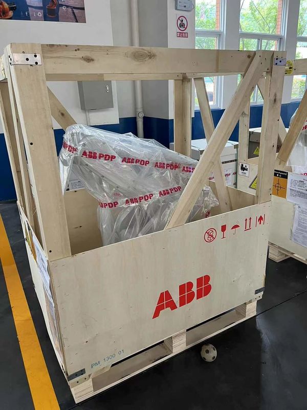 Новый ABB IRB 2600 M2004 20/12 -1.65/1.85 20 кг Арковая сварка, прессовая обработка, погрузка и разгрузка деталей, обработка