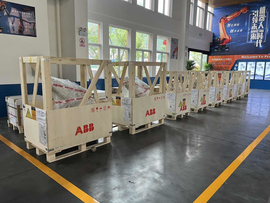 Новый ABB IRB 2600 M2004 20/12 -1.65/1.85 20 кг Арковая сварка, прессовая обработка, погрузка и разгрузка деталей, обработка