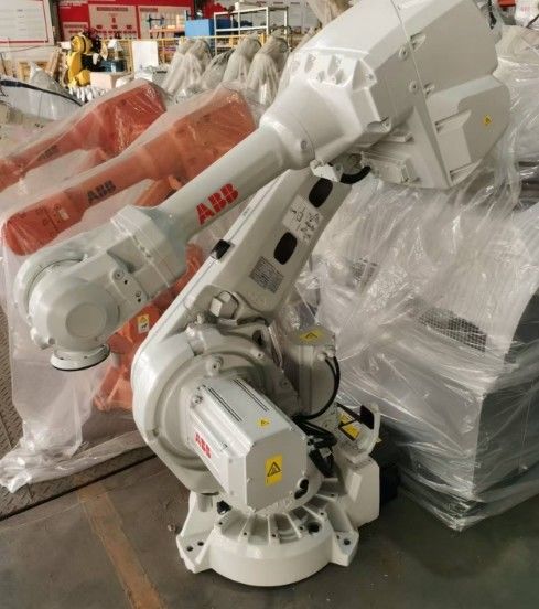 IRB 4600-60/2.05 IRC5 Контроллер Используемые роботы ABB 6 оси Роботизированная рука 2050 мм Диапазон высоко надежен и эффективен