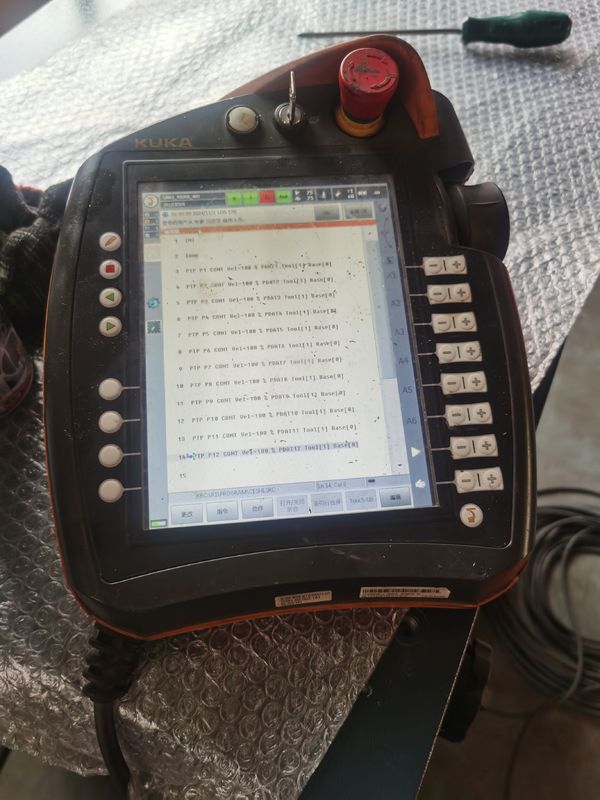 Используемое программное обеспечение Kuka KUKA KR240 R2900 Ультрароботы IP 65 Безопасность ±0,1 мм Повторяемость и больше для высоких стандартов 240 кг полезной нагрузки 2900 мм