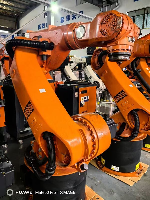 Контроллер KRC4 включен Использованные роботы KUKA KR60-3 60 кг полезная нагрузка 2033 мм Достижение для погрузки обработки резки и сборки