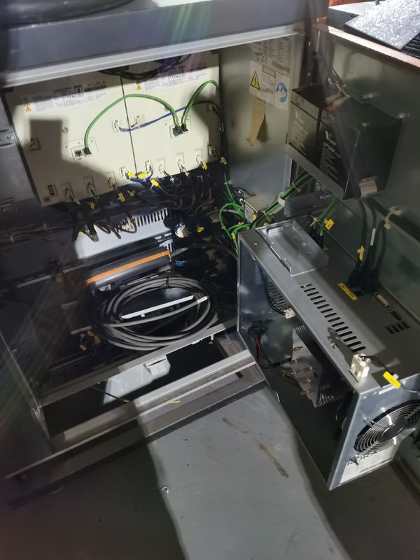 Контроллер KRC4 включен Использованные роботы KUKA KR60-3 60 кг полезная нагрузка 2033 мм Достижение для погрузки обработки резки и сборки